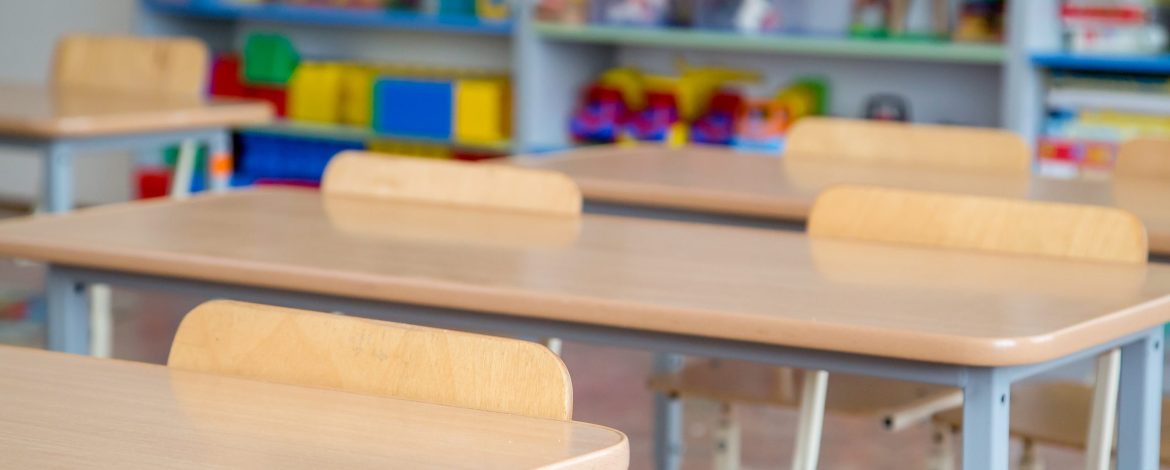 working place the child in a kindergarten